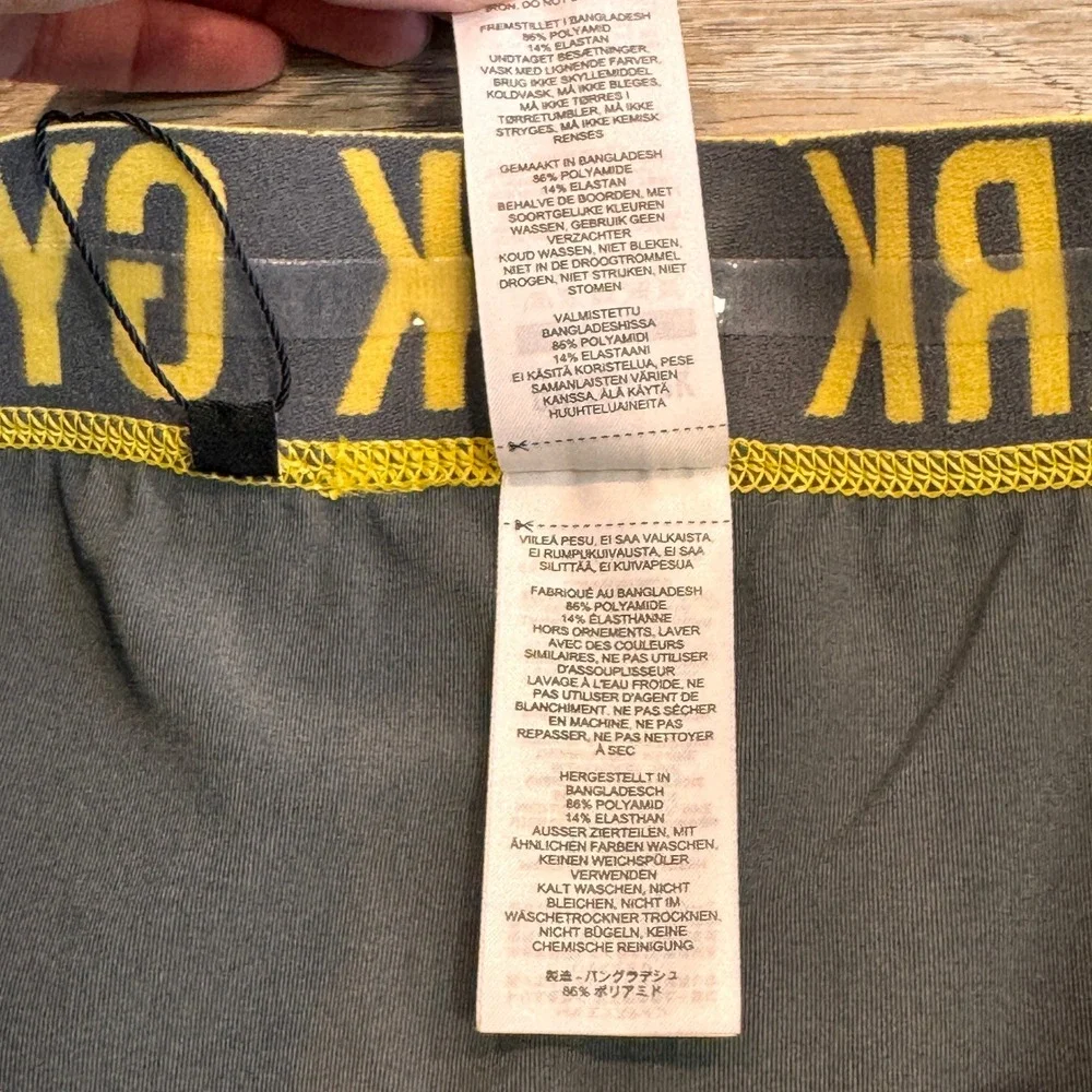 NWT Gymshark Fit Seamless‎ Crop Leggings Charcoal Yellow Medium M Athleisure
